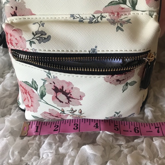 Like Dreams NWT, 🌼 floral print Mini backpack - Picture 3 of 8